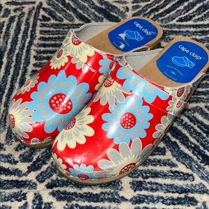 Cape Clogs Kids Floral Wooden Clog - Big Kids Size 3-4